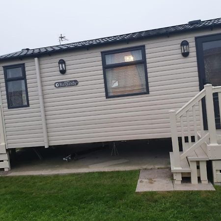 Swift Burgundy Apartment Prestatyn Exterior photo